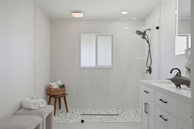 7172 S SHORE DRIVE S, St Petersburg, FL 33707