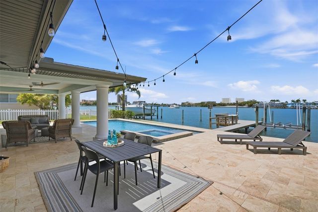 7172 S SHORE DRIVE S, St Petersburg, FL 33707