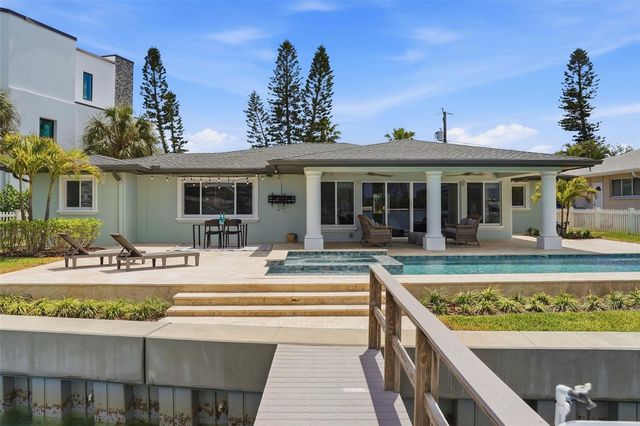 7172 S SHORE DRIVE S, St Petersburg, FL 33707