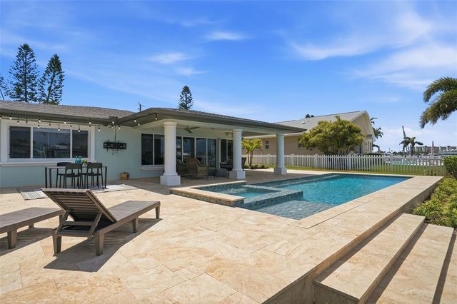 7172 S SHORE DRIVE S, St Petersburg, FL 33707