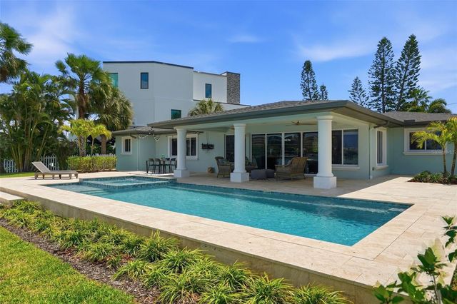 7172 S SHORE DRIVE S, St Petersburg, FL 33707