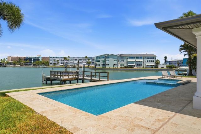 7172 S SHORE DRIVE S, St Petersburg, FL 33707