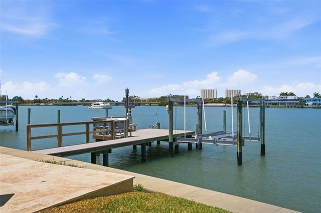 7172 S SHORE DRIVE S, St Petersburg, FL 33707