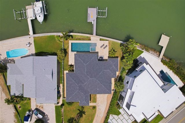 7172 S SHORE DRIVE S, St Petersburg, FL 33707