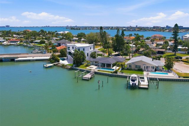 7172 S SHORE DRIVE S, St Petersburg, FL 33707