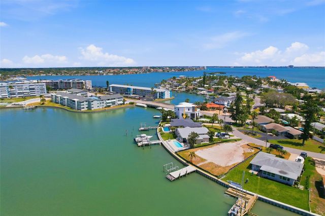 7172 S SHORE DRIVE S, St Petersburg, FL 33707