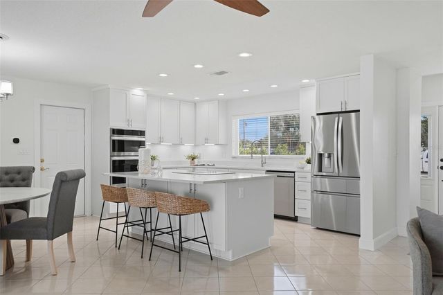 7172 S SHORE DRIVE S, St Petersburg, FL 33707