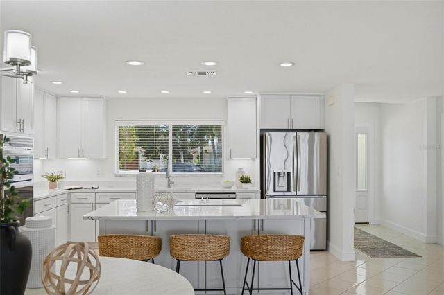 7172 S SHORE DRIVE S, St Petersburg, FL 33707