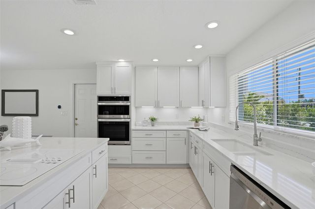 7172 S SHORE DRIVE S, St Petersburg, FL 33707