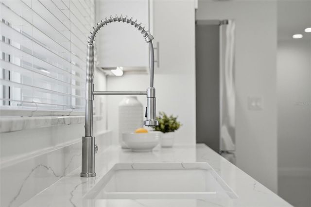 7172 S SHORE DRIVE S, St Petersburg, FL 33707