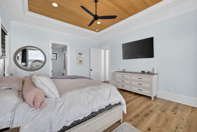 1423 N Shore Drive, Surf City, NC 28445