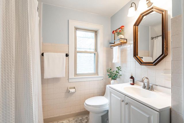 2132 S 62nd STREET, West Allis, WI 53219