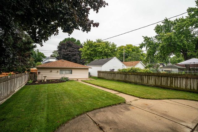 2132 S 62nd STREET, West Allis, WI 53219