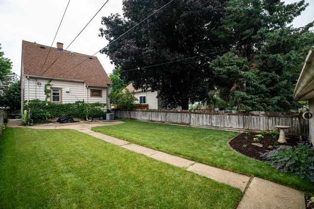 2132 S 62nd STREET, West Allis, WI 53219