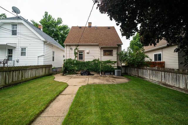 2132 S 62nd STREET, West Allis, WI 53219