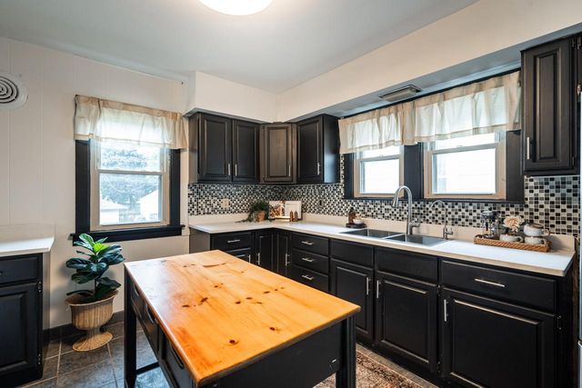 2132 S 62nd STREET, West Allis, WI 53219