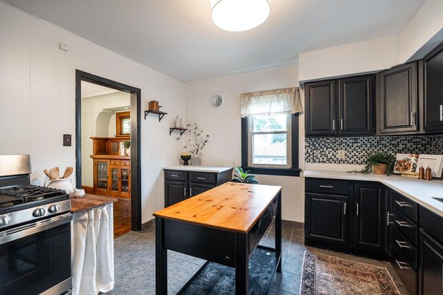 2132 S 62nd STREET, West Allis, WI 53219