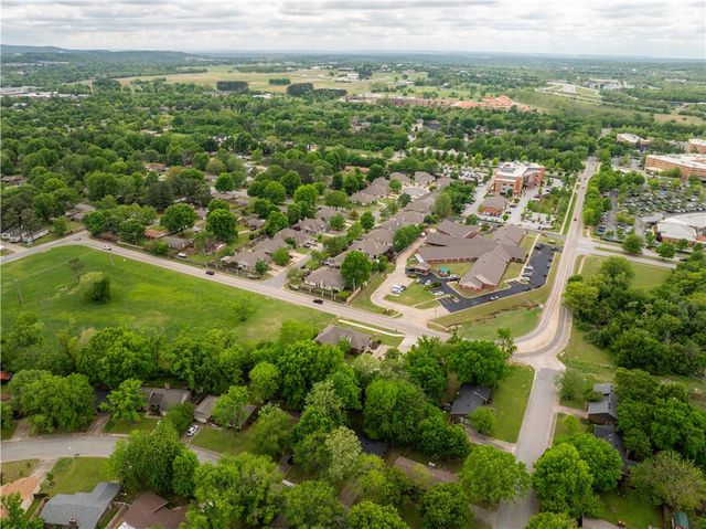 170 E Appleby Road, Fayetteville, AR 72703