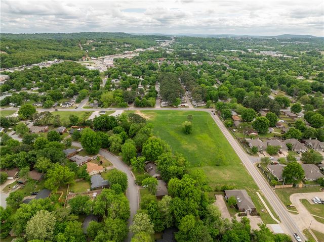 170 E Appleby Road, Fayetteville, AR 72703