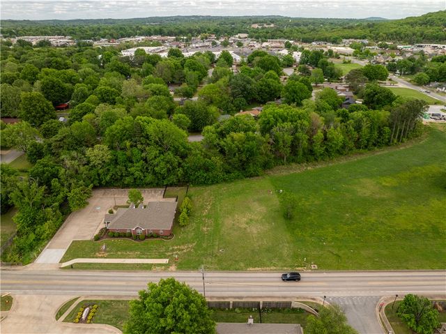 170 E Appleby Road, Fayetteville, AR 72703