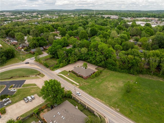 170 E Appleby Road, Fayetteville, AR 72703