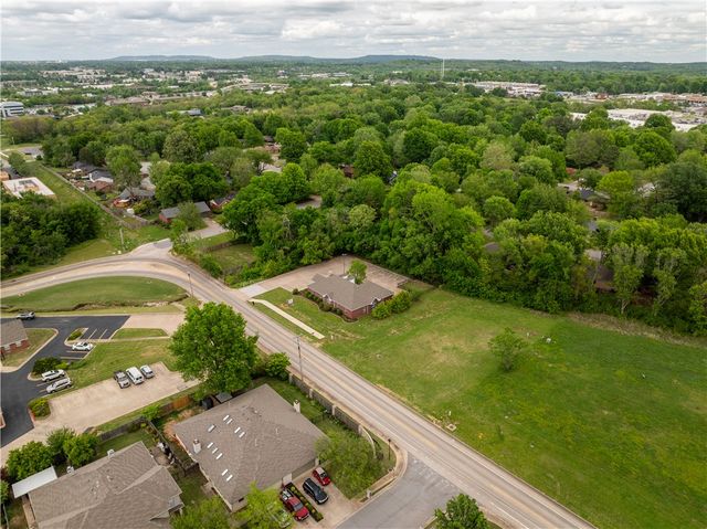 170 E Appleby Road, Fayetteville, AR 72703