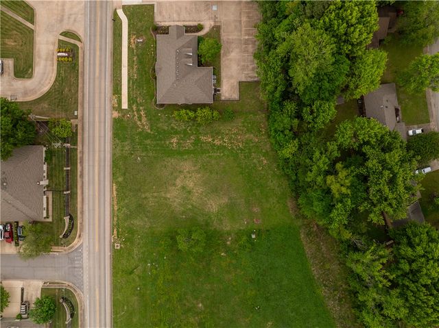 170 E Appleby Road, Fayetteville, AR 72703