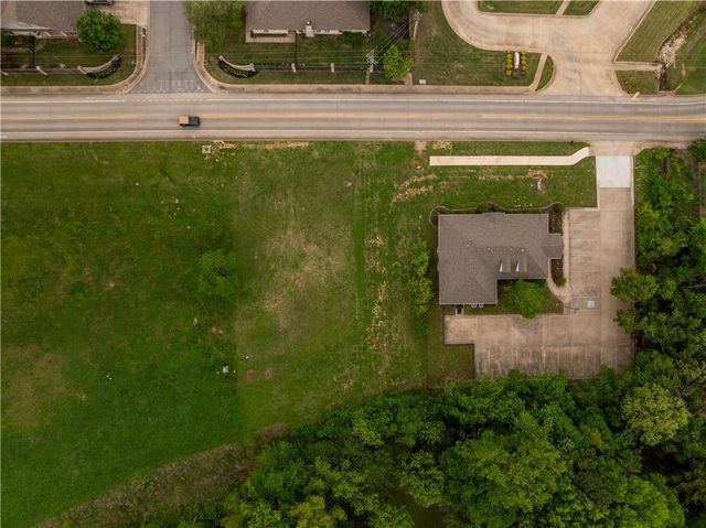 170 E Appleby Road, Fayetteville, AR 72703