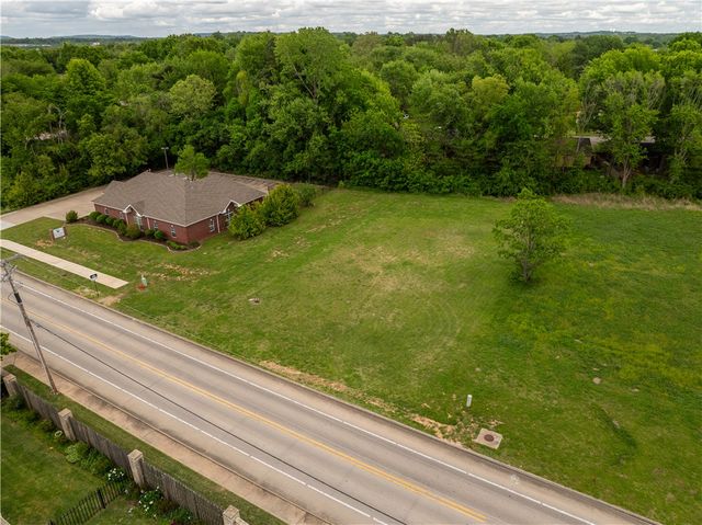 170 E Appleby Road, Fayetteville, AR 72703