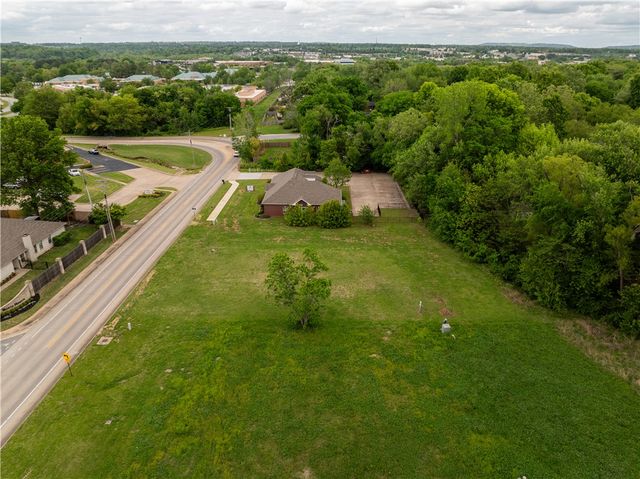 170 E Appleby Road, Fayetteville, AR 72703