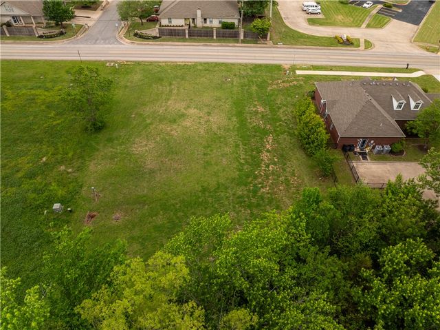 170 E Appleby Road, Fayetteville, AR 72703