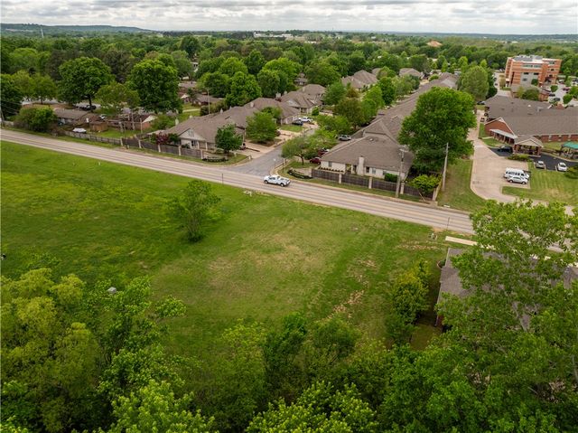 170 E Appleby Road, Fayetteville, AR 72703