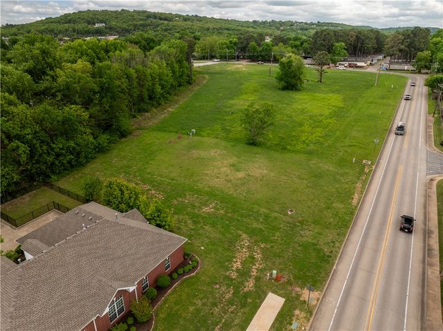 170 E Appleby Road, Fayetteville, AR 72703