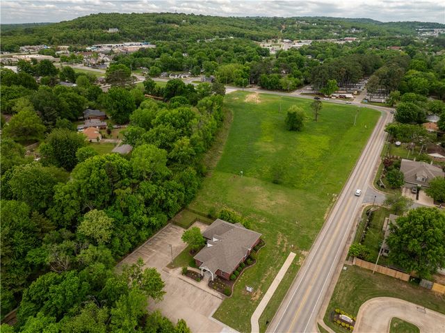 170 E Appleby Road, Fayetteville, AR 72703