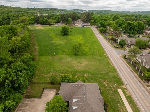 170 E Appleby Road, Fayetteville, AR 72703