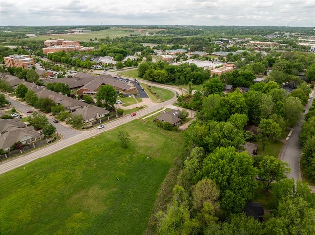 170 E Appleby Road, Fayetteville, AR 72703