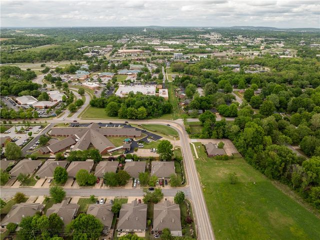 170 E Appleby Road, Fayetteville, AR 72703