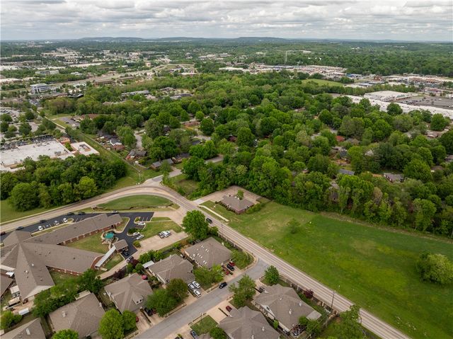170 E Appleby Road, Fayetteville, AR 72703