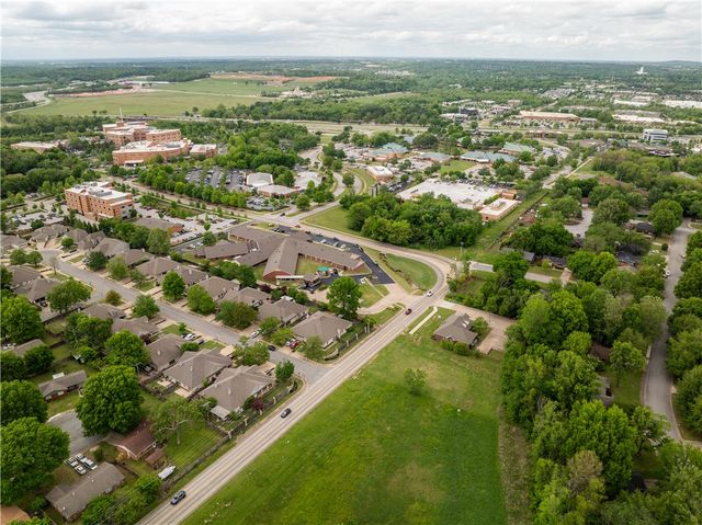 170 E Appleby Road, Fayetteville, AR 72703