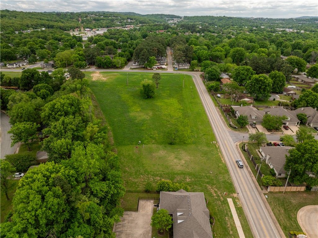 170 E Appleby Road, Fayetteville, AR 72703