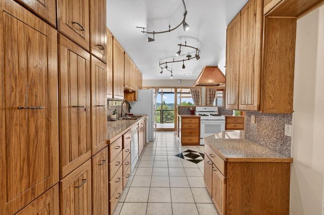 3150 Stope Dr, Placerville, CA 95667