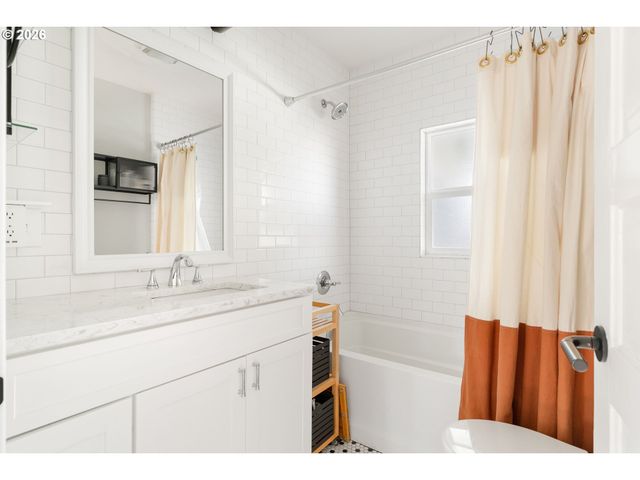 3311 Se 66TH Ave, Portland, OR 97206