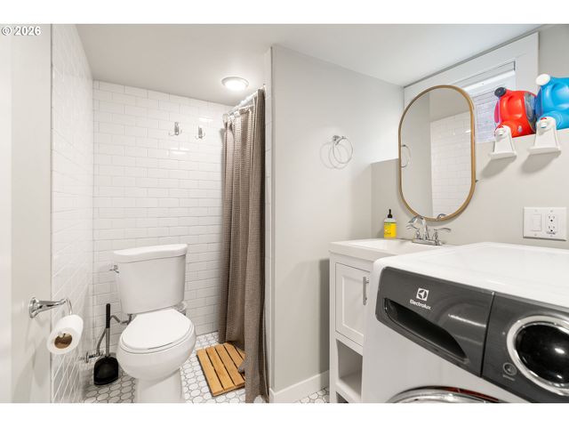 3311 Se 66TH Ave, Portland, OR 97206