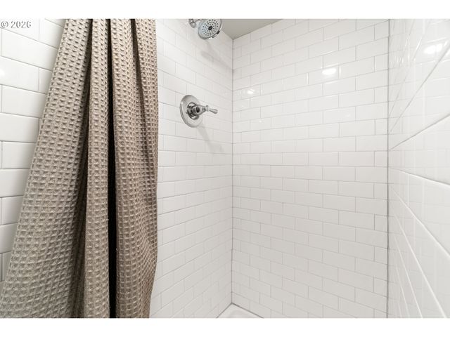 3311 Se 66TH Ave, Portland, OR 97206