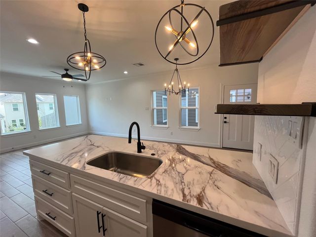 114 Capetown Circle, Montgomery, TX 77356