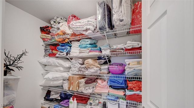 9656 Paraiso Springs Street, Las Vegas, NV 89139