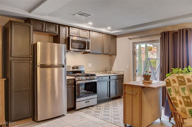 9656 Paraiso Springs Street, Las Vegas, NV 89139