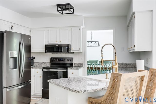 1968 Huguenot Hundred Dr, Midlothian, VA 23113