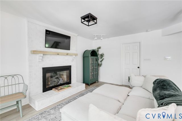 1968 Huguenot Hundred Dr, Midlothian, VA 23113