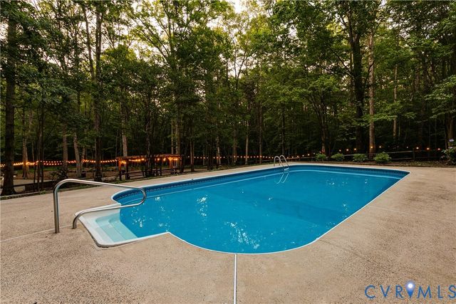 1968 Huguenot Hundred Dr, Midlothian, VA 23113